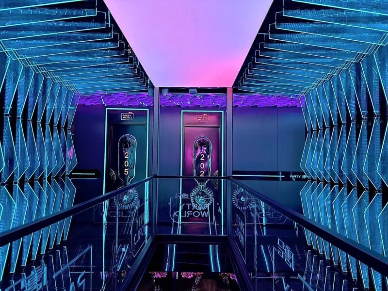 Corridor neon